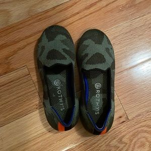 EUC kids Camoflauge Rothy's loafers size 11